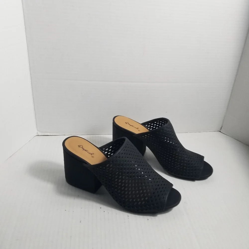 QUPID HEELED SANDALS SIZE 7.5